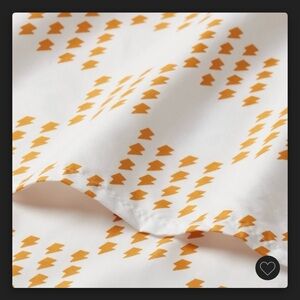 Pillowfort Kids’ Microfiber FULL Sheet Set, Yellow Lightning Bolt